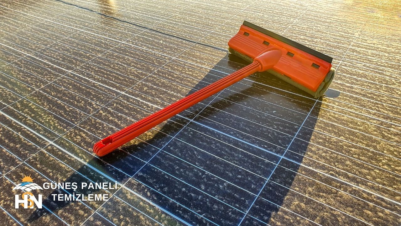 Güneş Panelini Kendim Temizlesem Zarar Verir Miyim?